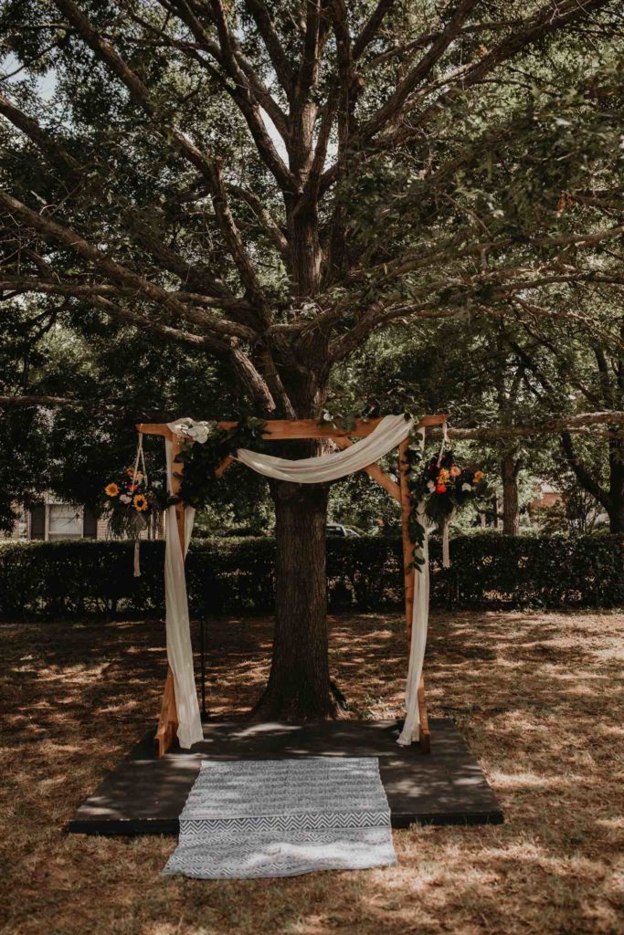 diy-backyard-wedding-dallas-texas-moth and moonlite photography